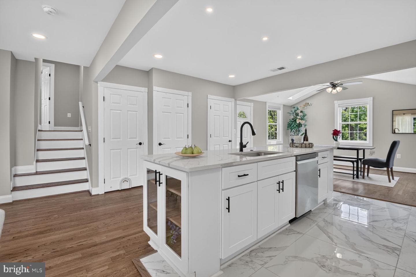 211 Charles Street photo 8