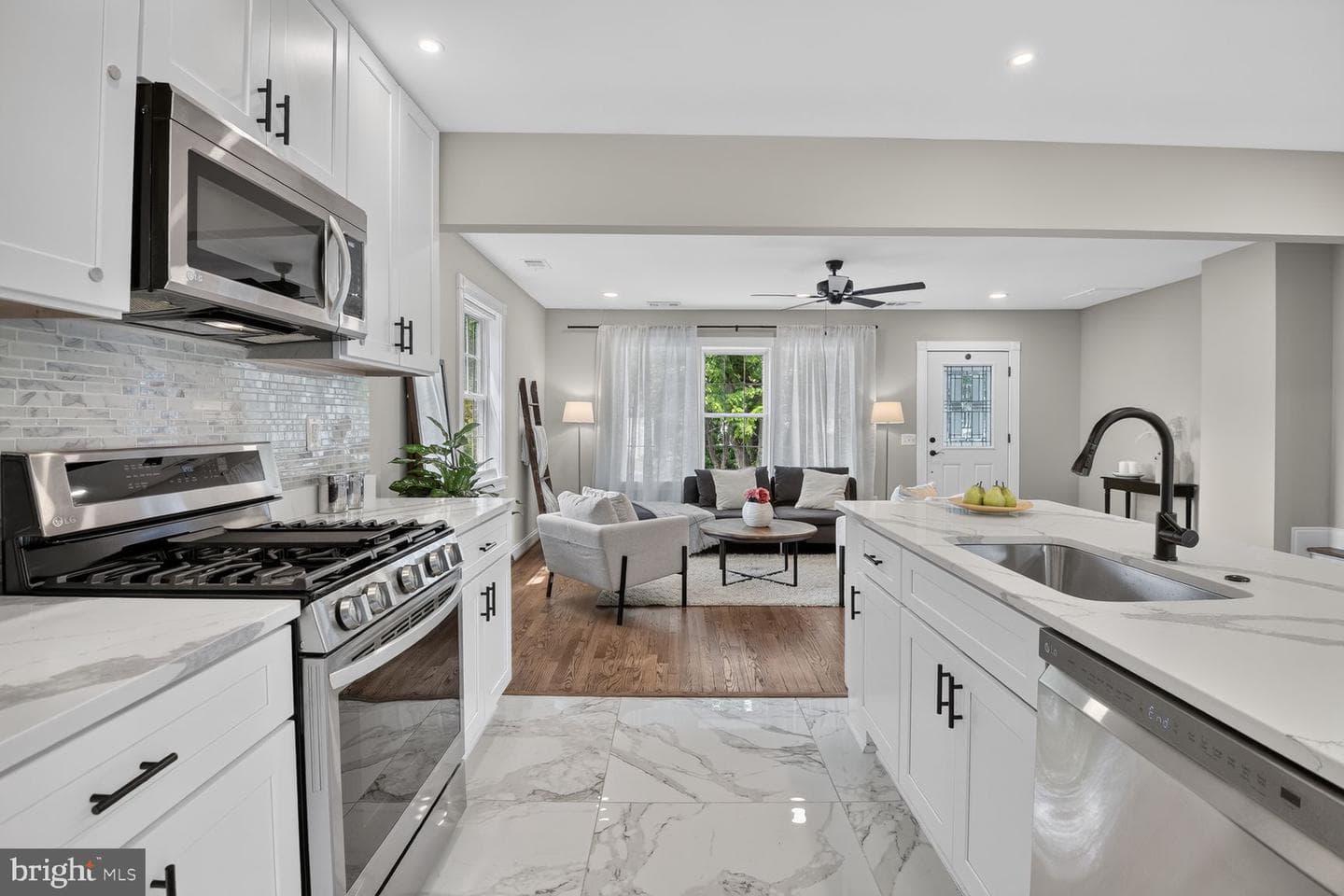 211 Charles Street photo 9