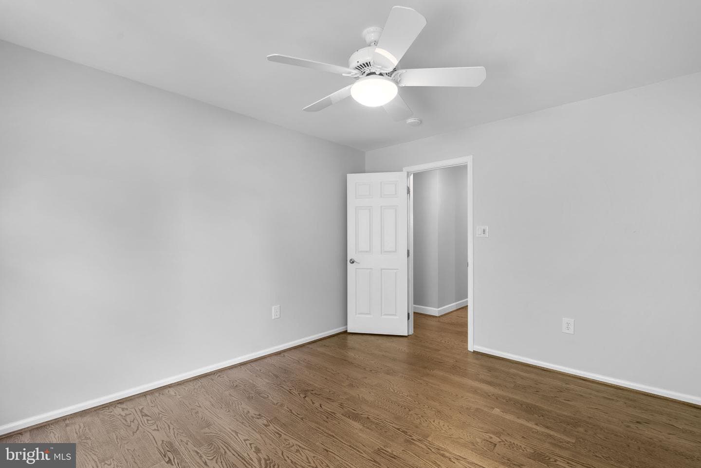 211 Holmard Street photo 38