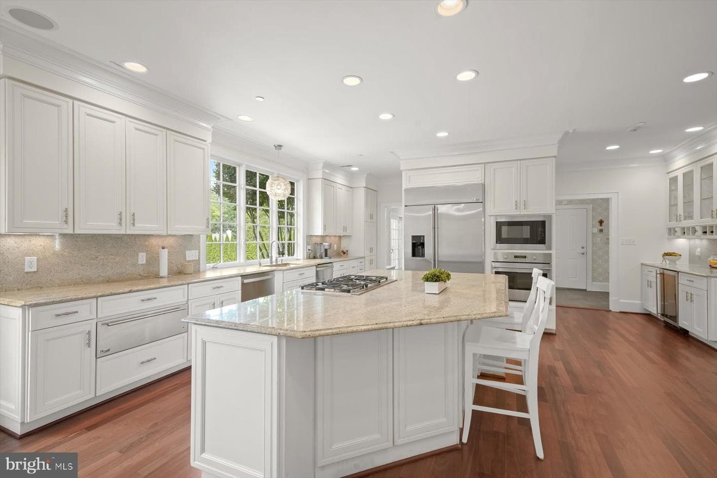 7506 Persimmon Tree Lane photo 4