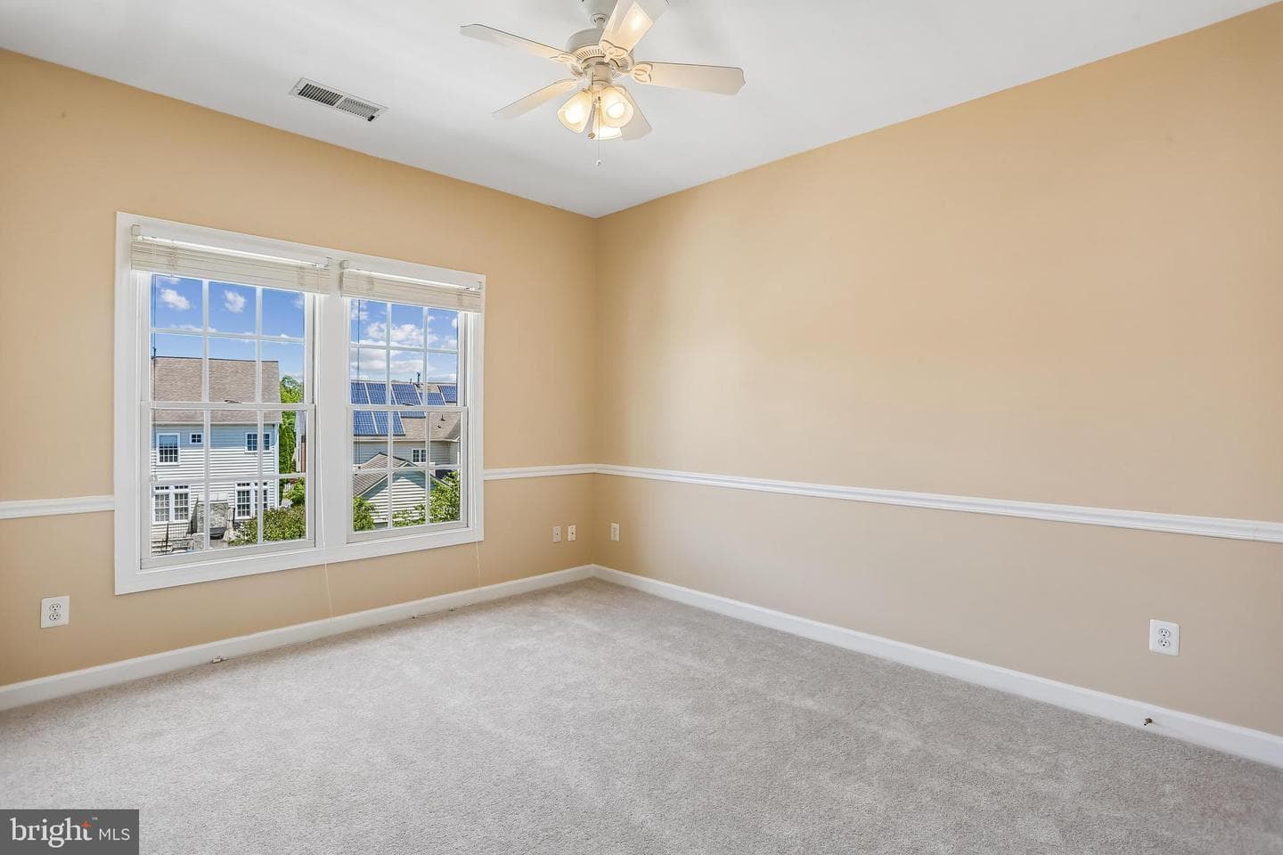 614 Linslade Street photo 28