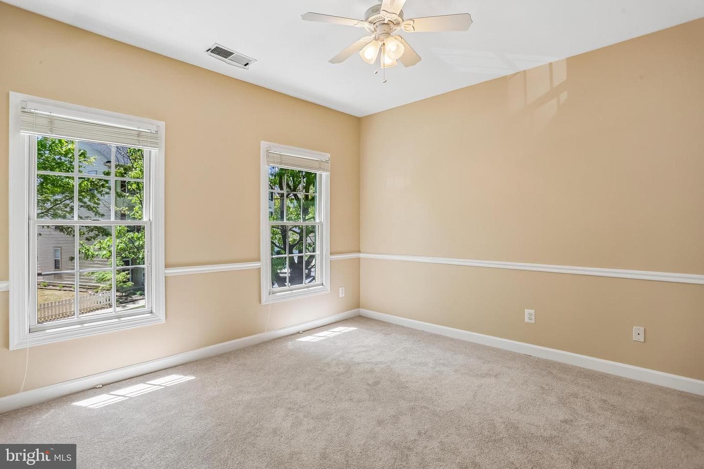 614 Linslade Street photo 30