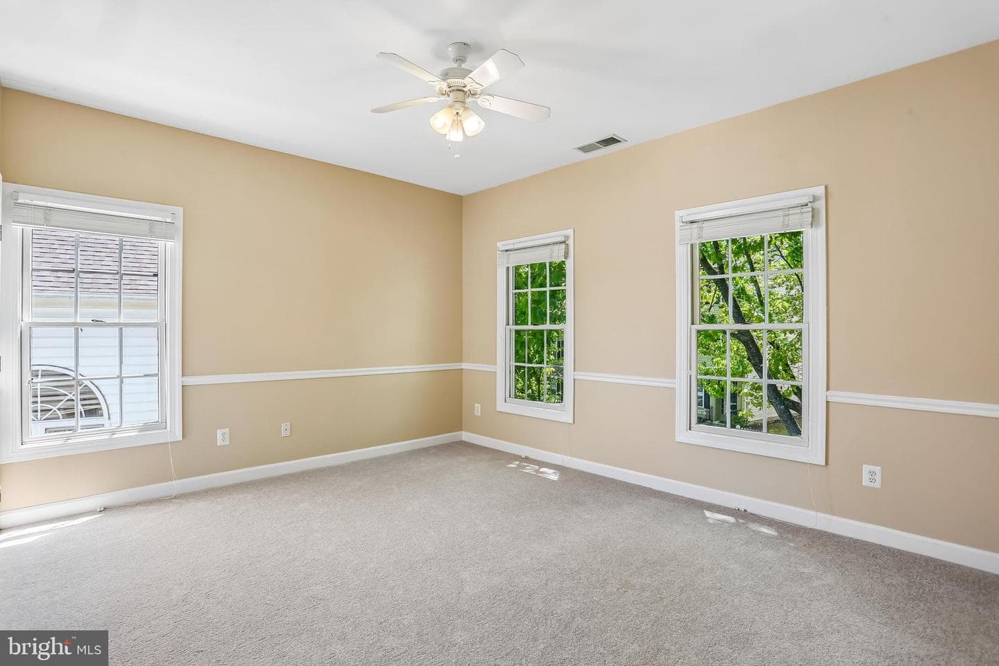 614 Linslade Street photo 32