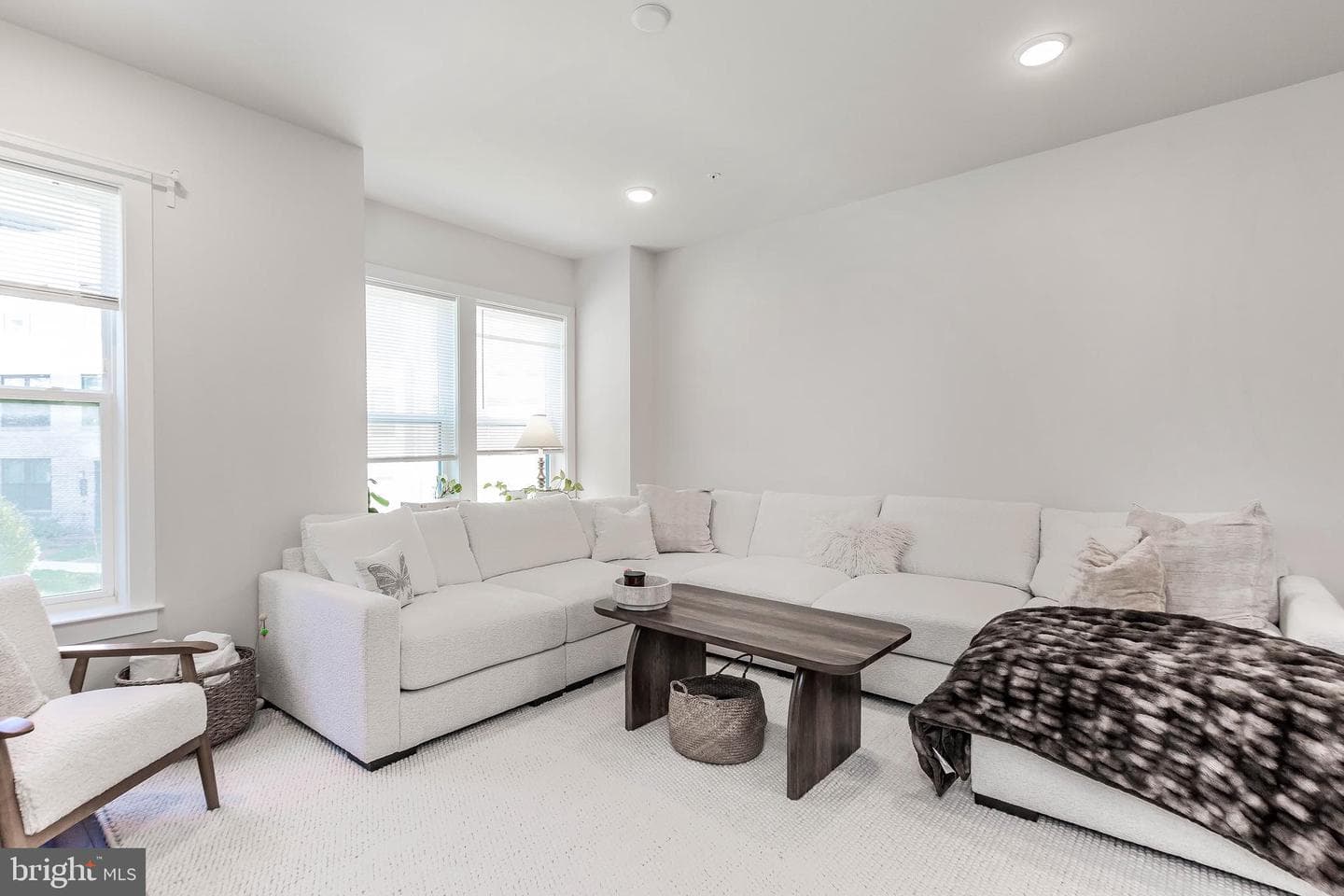565 Shorthorn Way photo 3