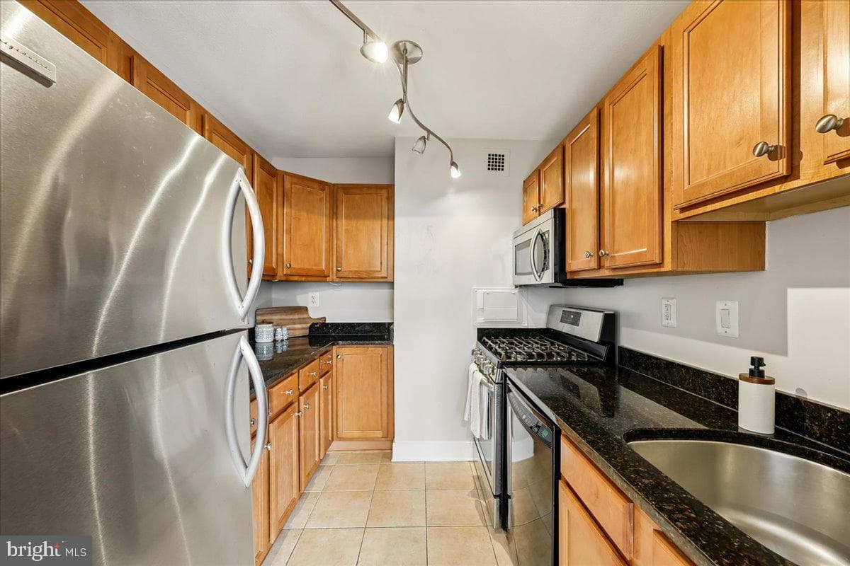 1220 Blair Mill Road #804 photo 4