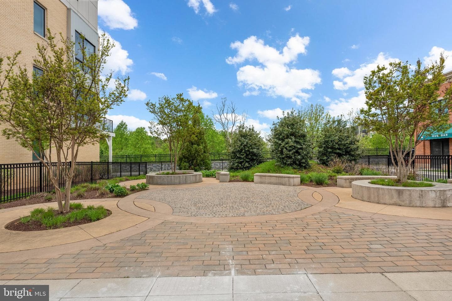 223 Crown Park Avenue photo 27