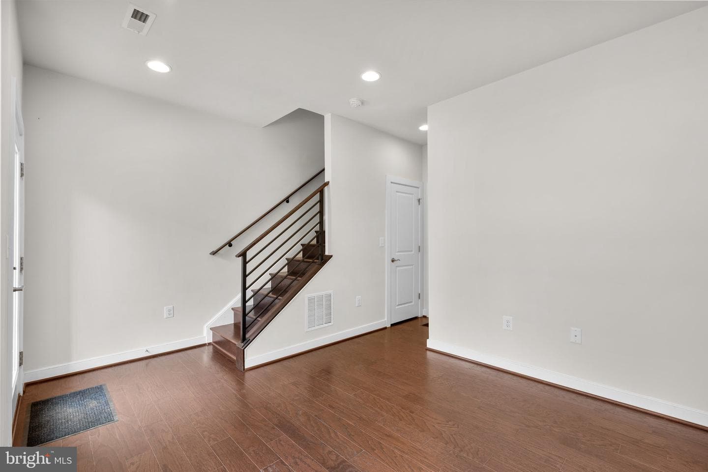 223 Crown Park Avenue photo 3