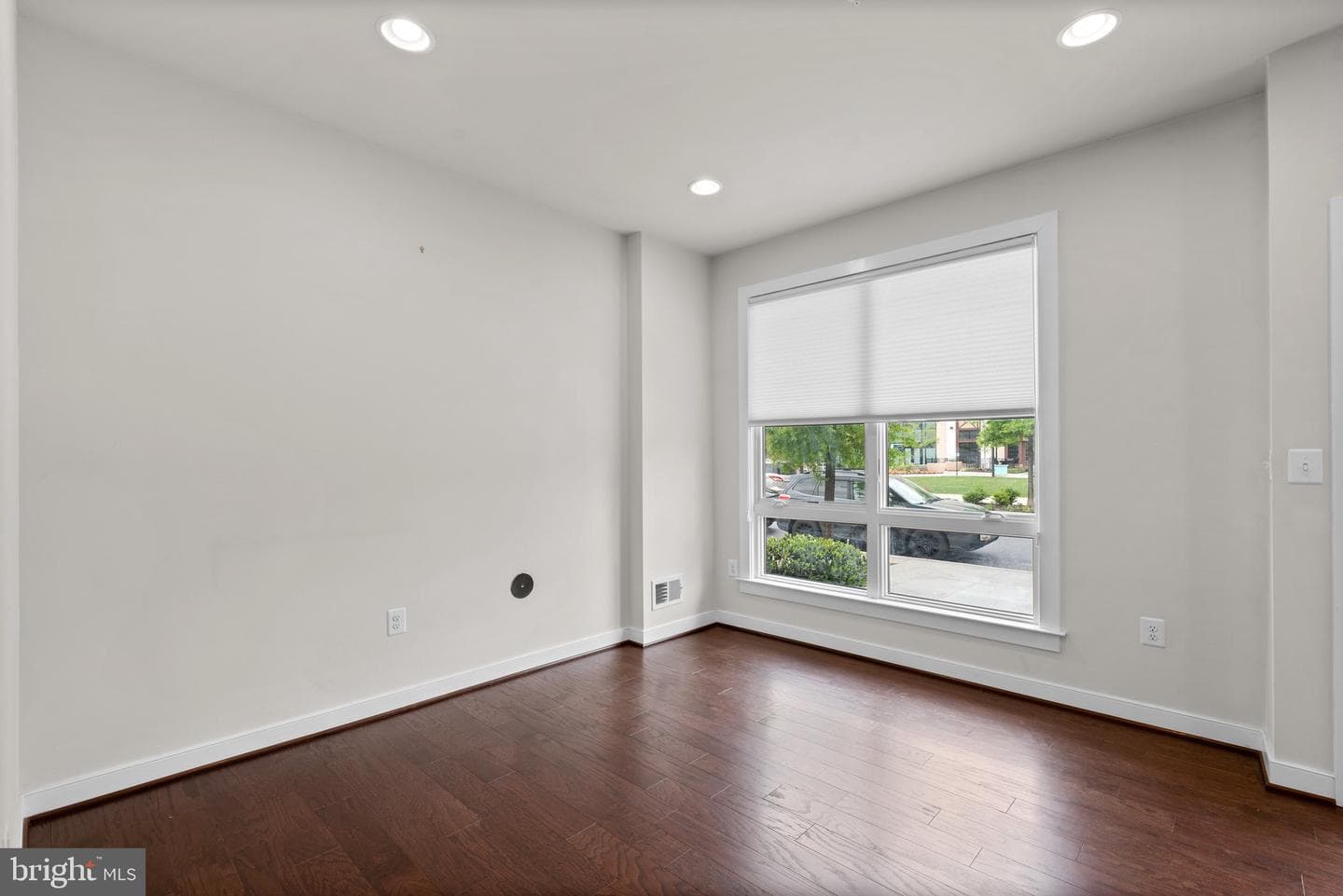 223 Crown Park Avenue photo 4