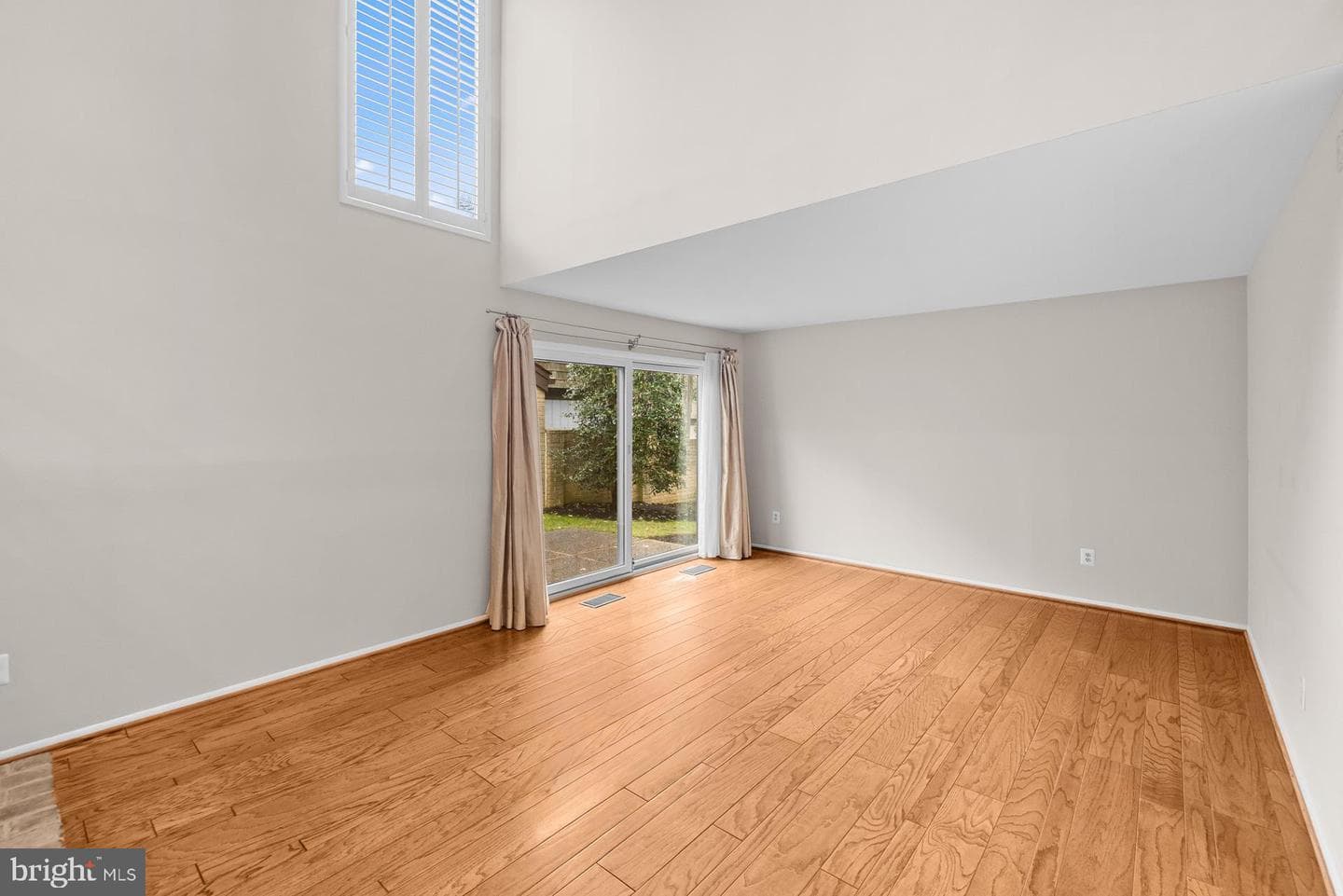 6309 Friendship Court photo 12