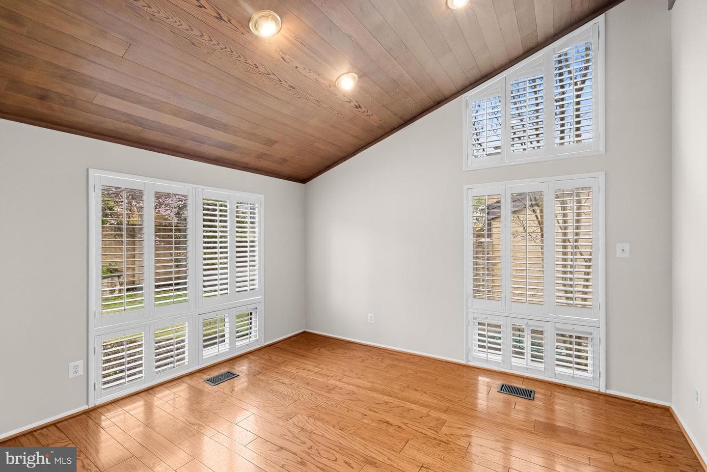 6309 Friendship Court photo 23