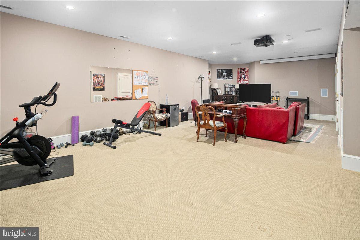 10400 Montgomery Avenue photo 64