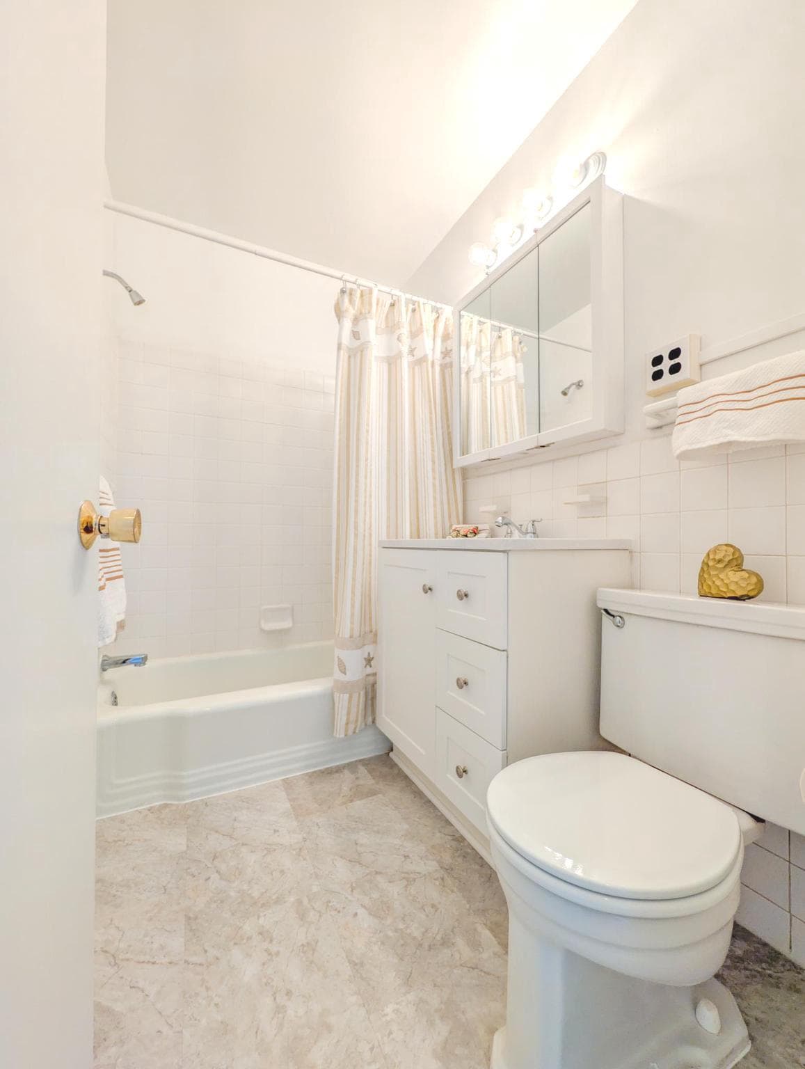 10500 Montrose Ave # 203 photo 11