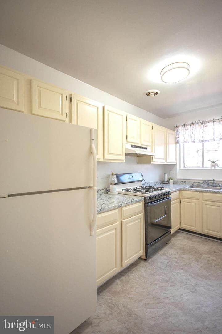 10500 Montrose Ave # 203 photo 12