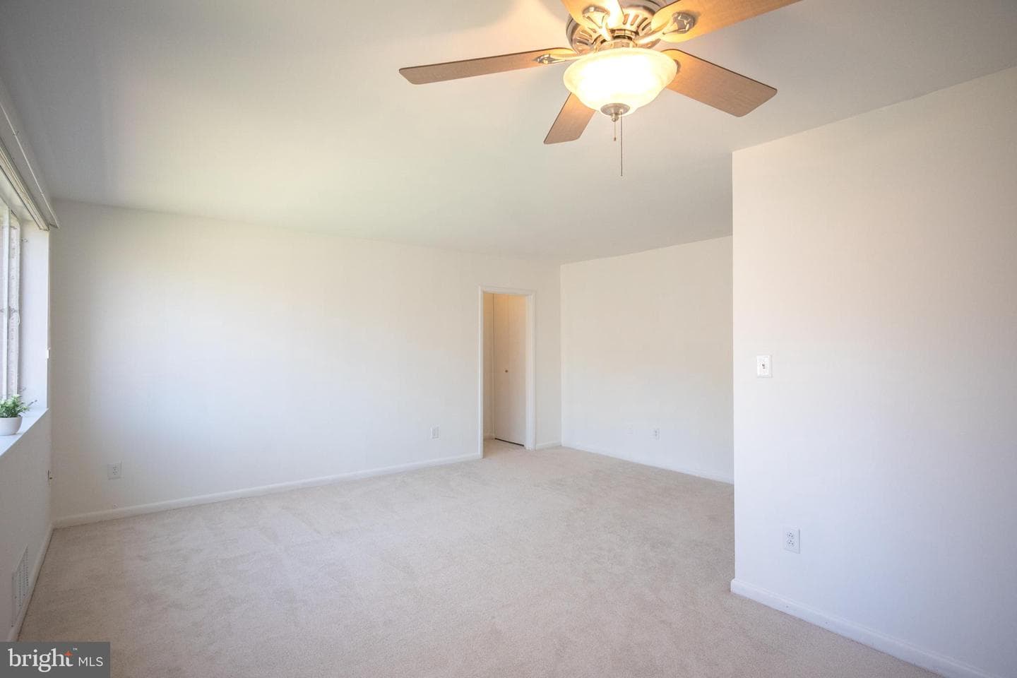 10500 Montrose Ave # 203 photo 17