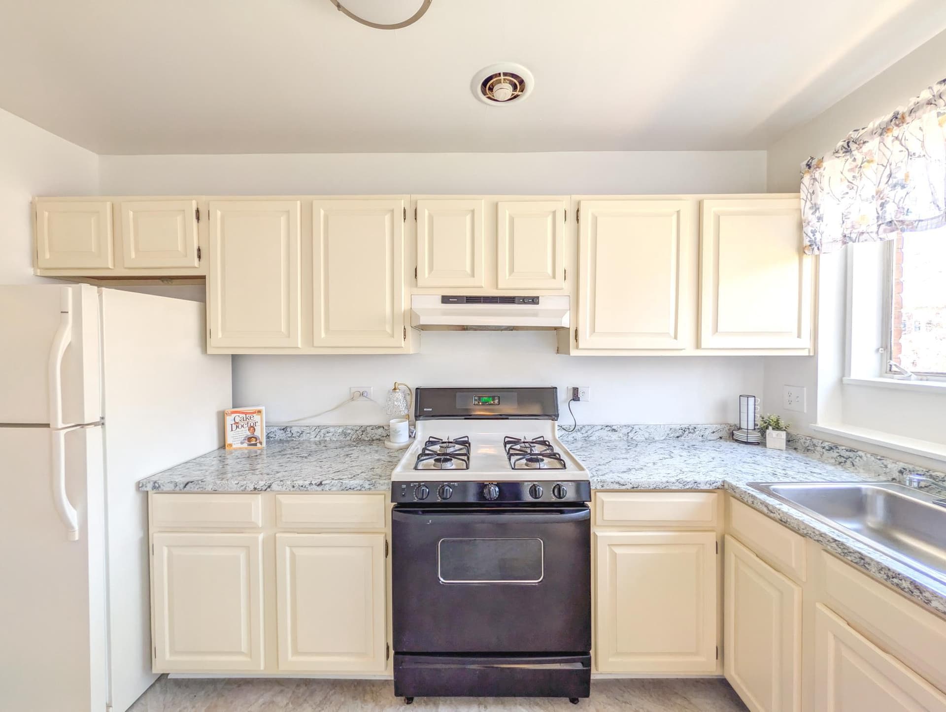 10500 Montrose Ave # 203 photo 5