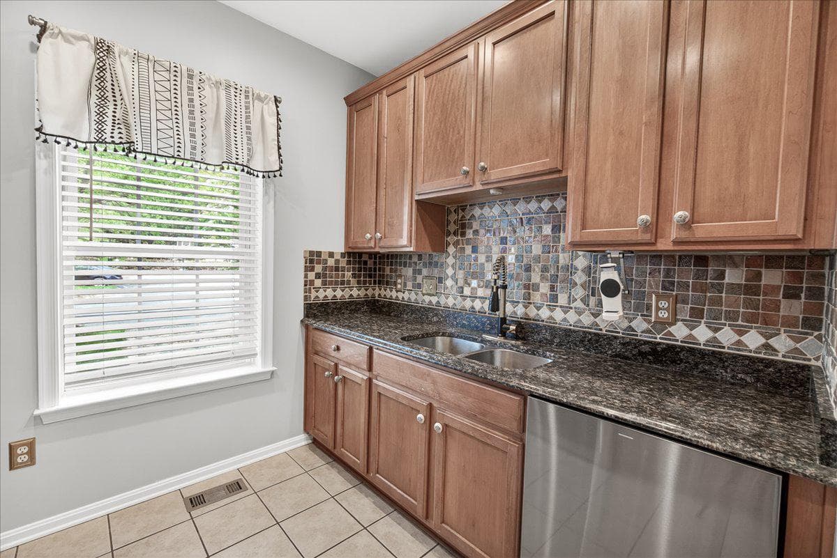 18733 Falling River Drive photo 14