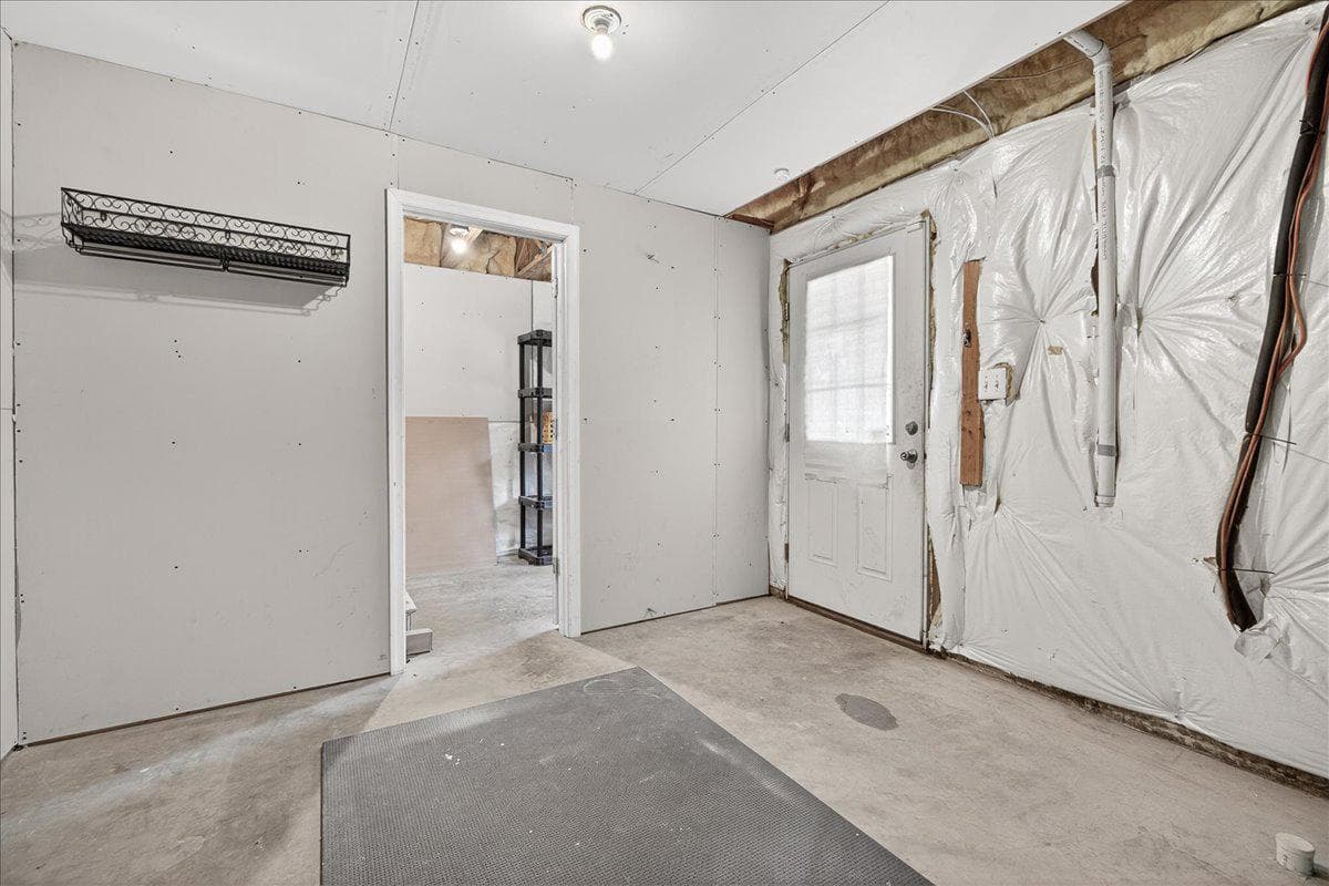 18733 Falling River Drive photo 42