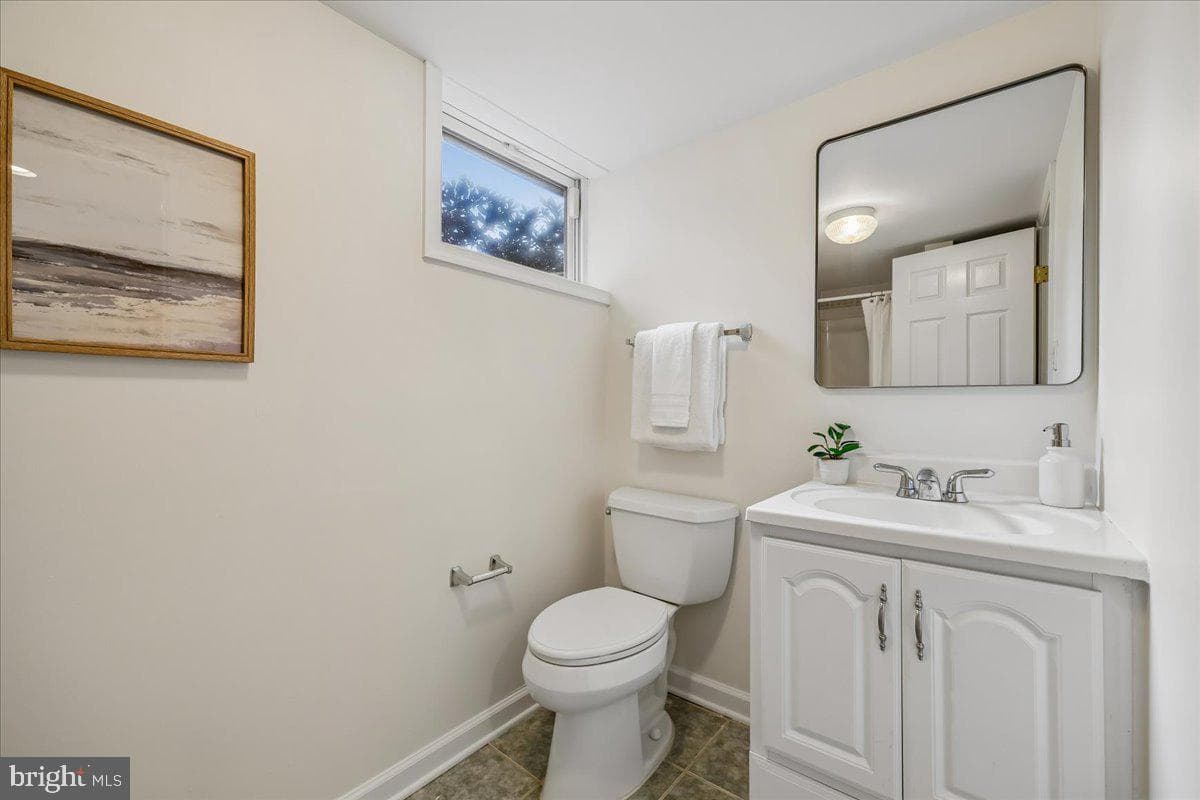 9814 Gartrell Place photo 25