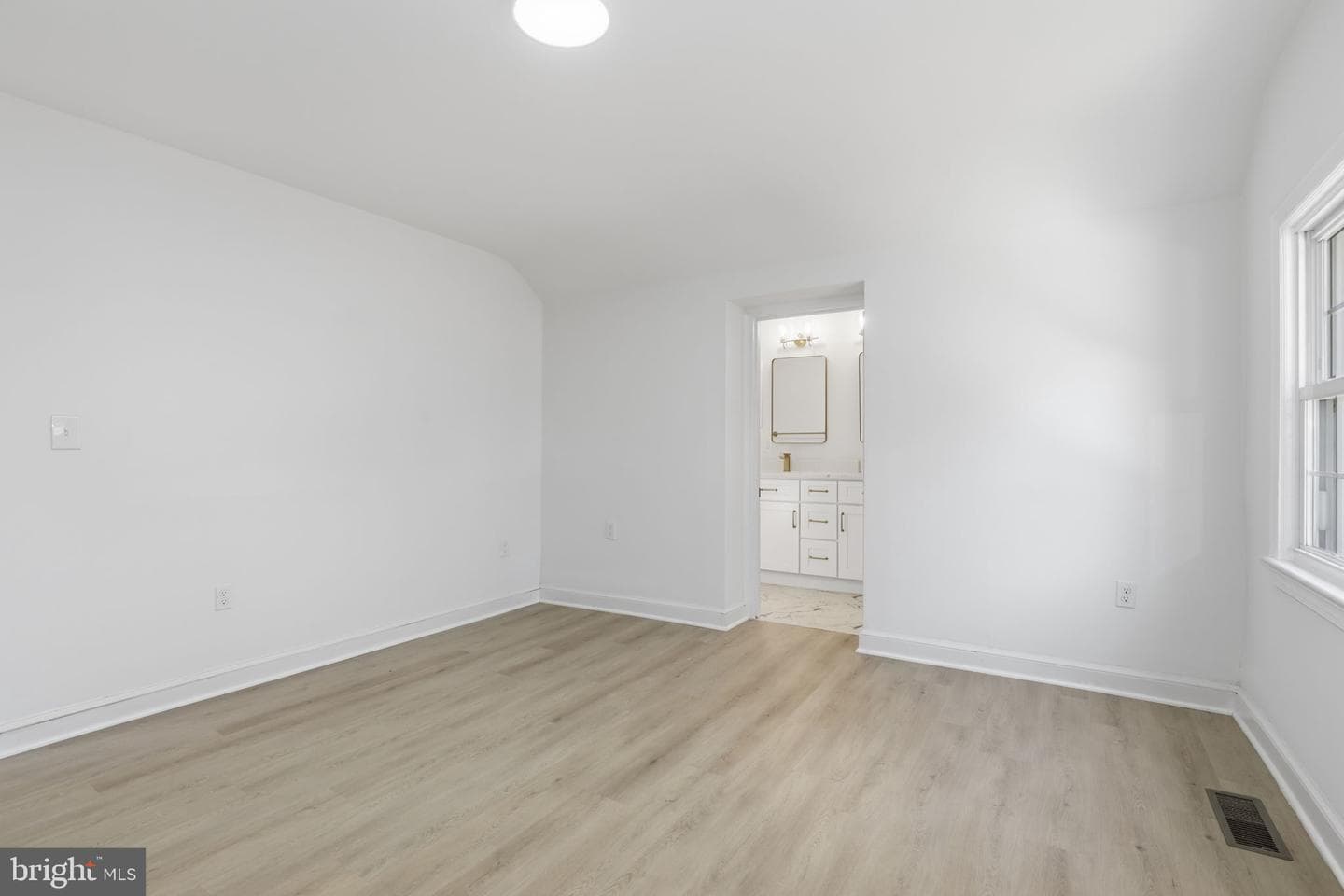 311 Ellsworth Drive photo 28