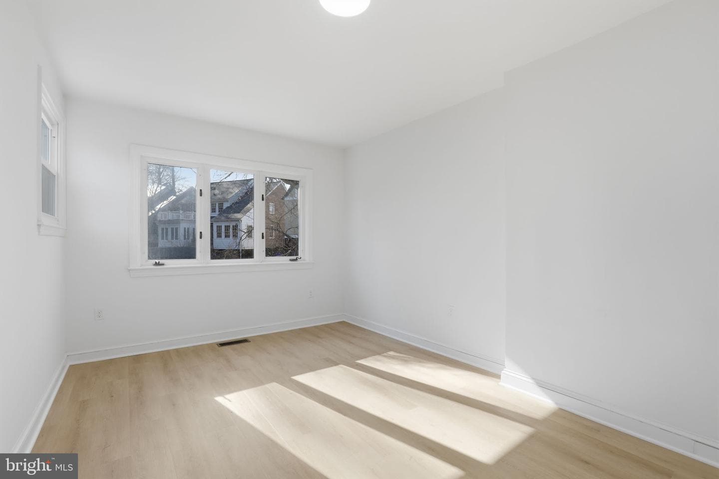 311 Ellsworth Drive photo 35