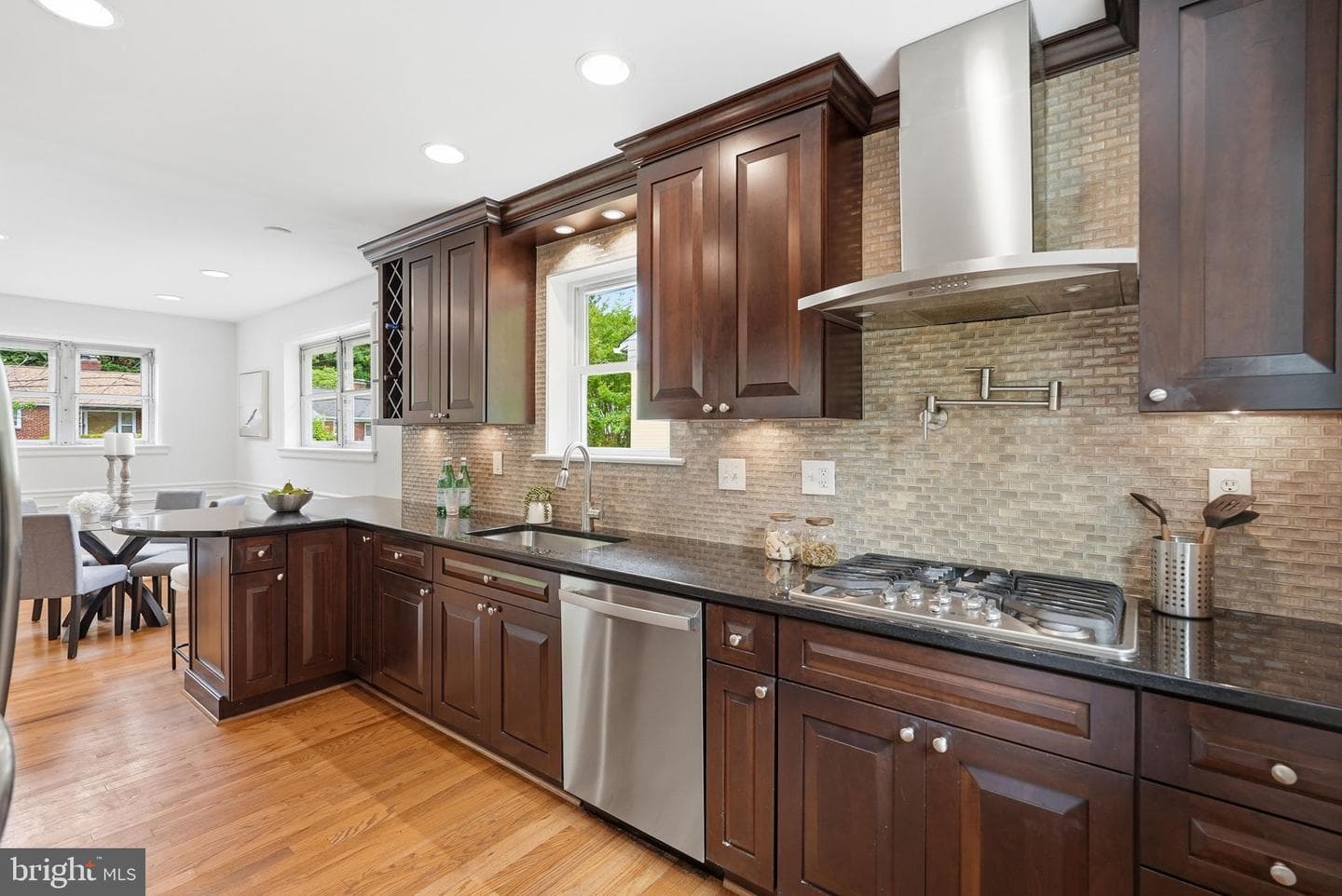 10207 Brunswick Avenue photo 11