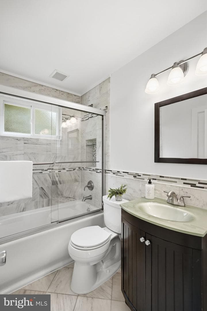 10207 Brunswick Avenue photo 15
