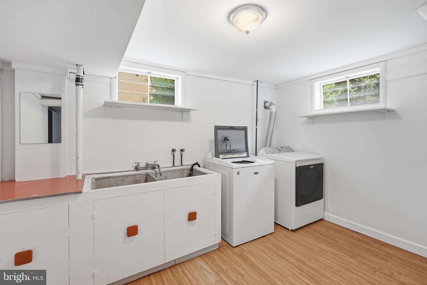 10207 Brunswick Avenue photo 24