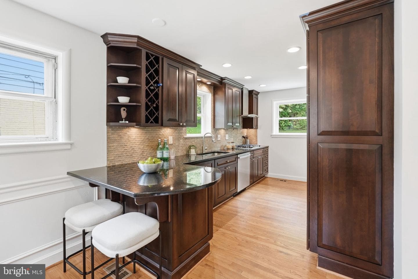 10207 Brunswick Avenue photo 9