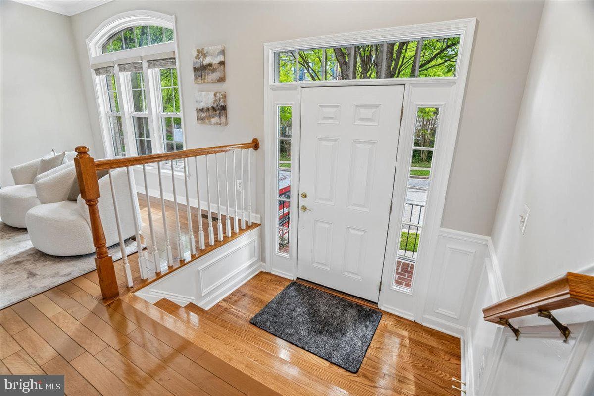 907 Crestfield Drive photo 3