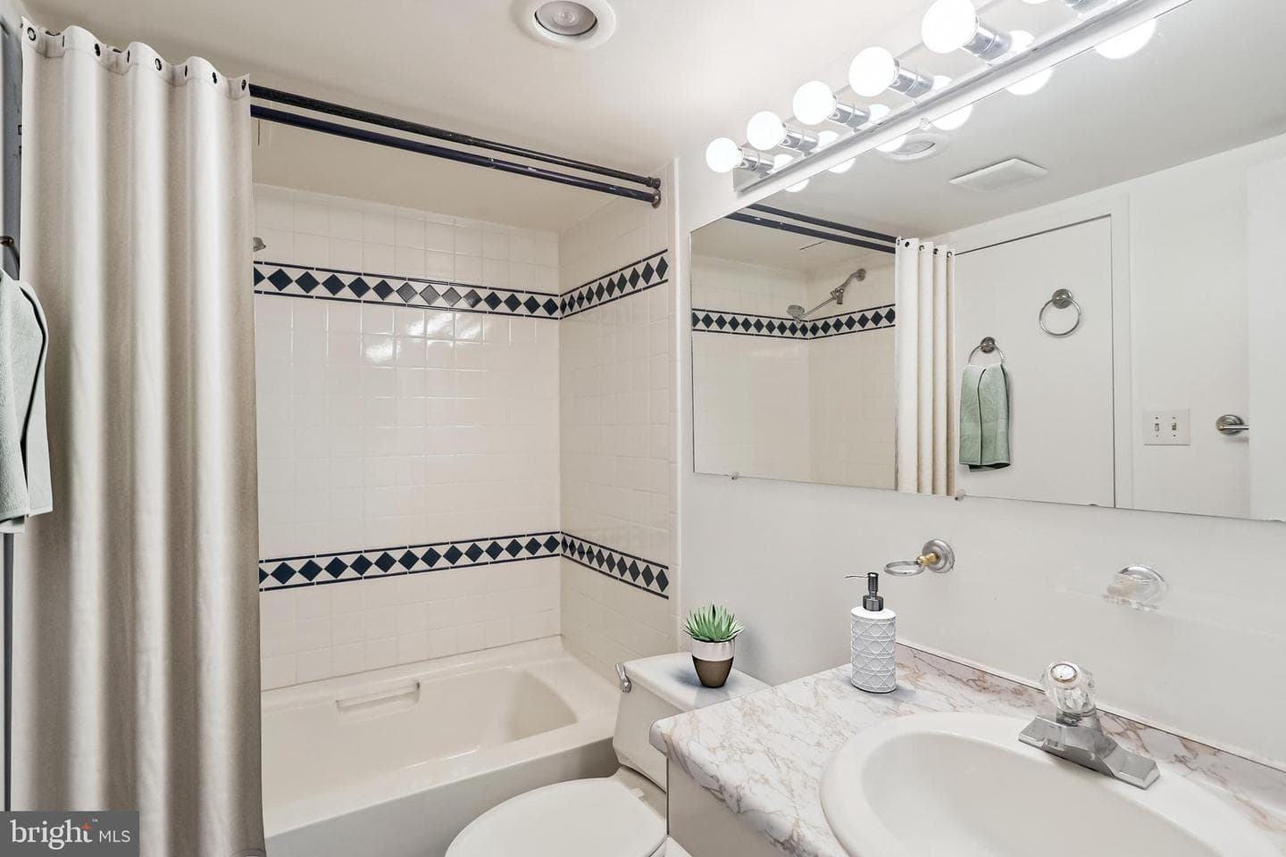 4242 East West Highway #414 photo 31