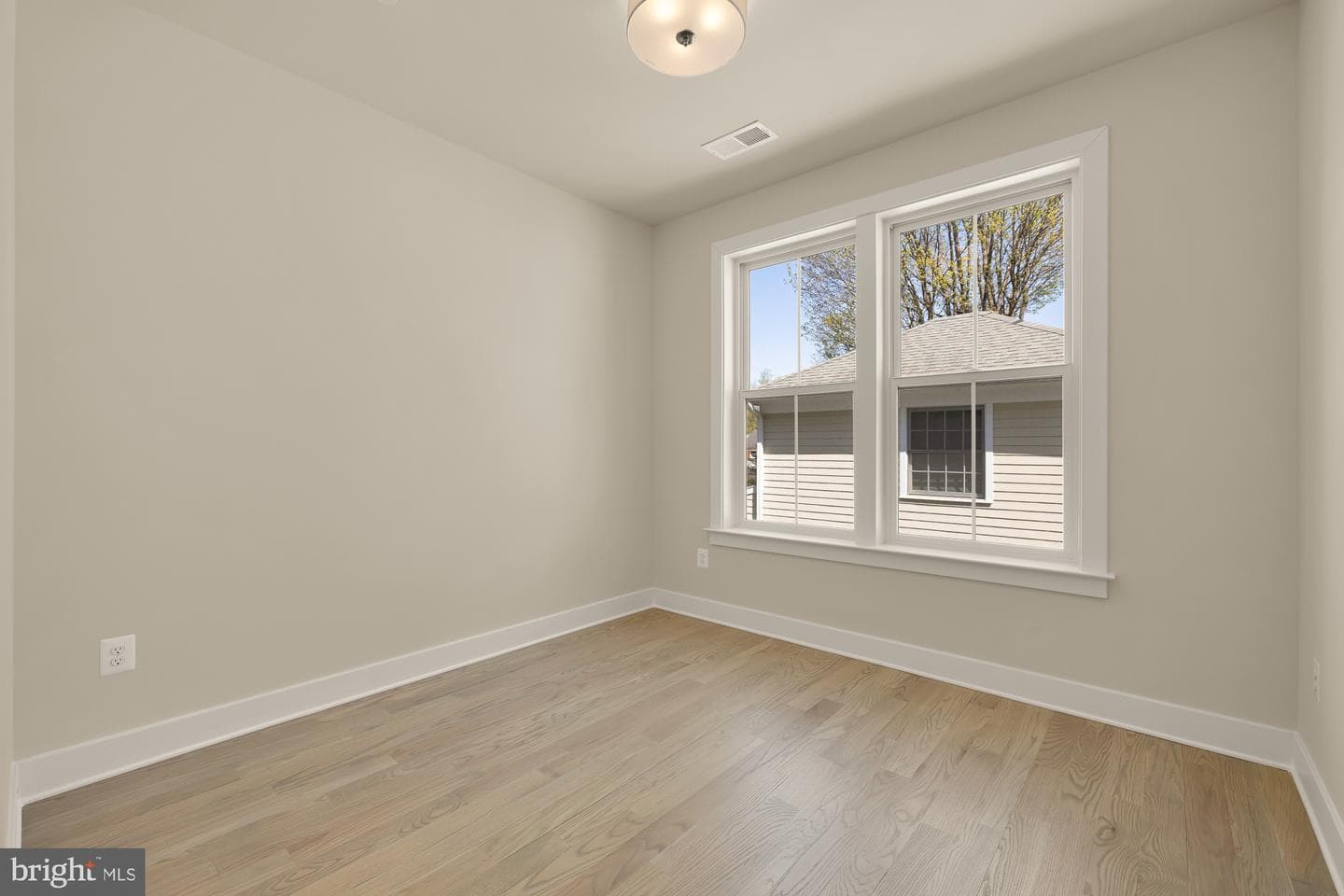 8506 Hempstead Avenue photo 32