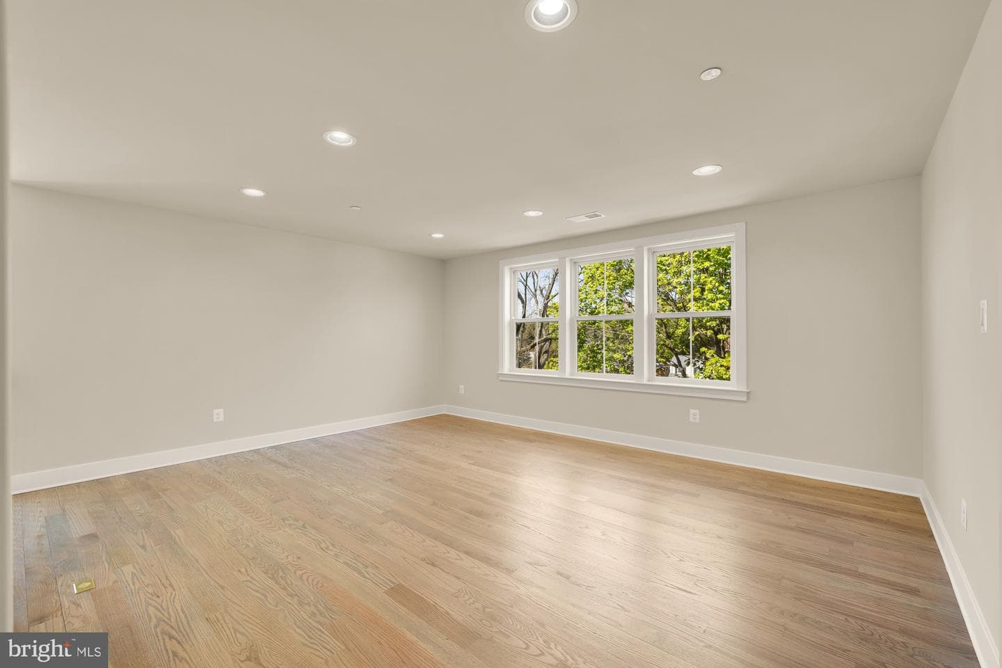 8506 Hempstead Avenue photo 43