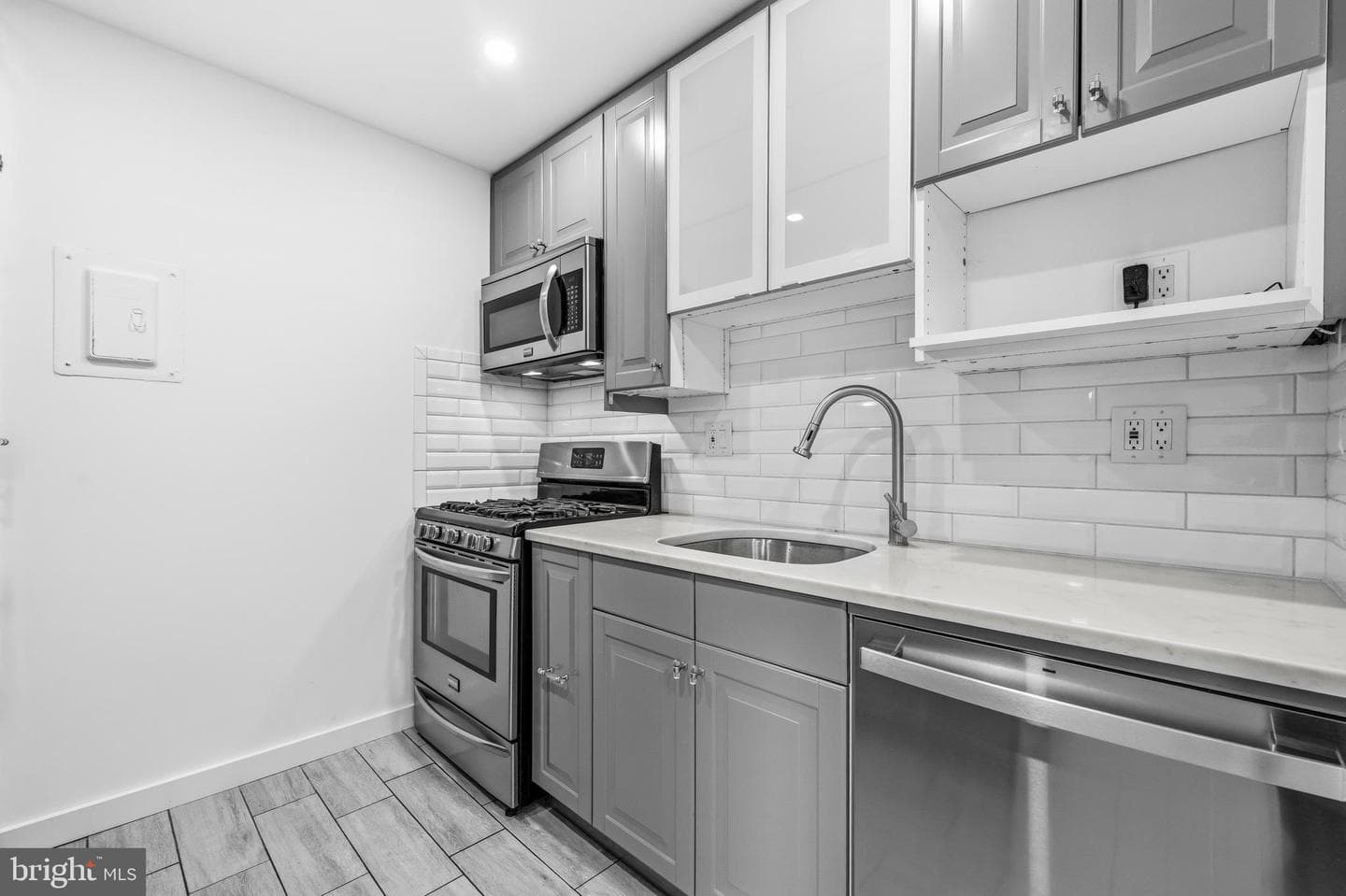 11911 Parklawn Drive #301 photo 9
