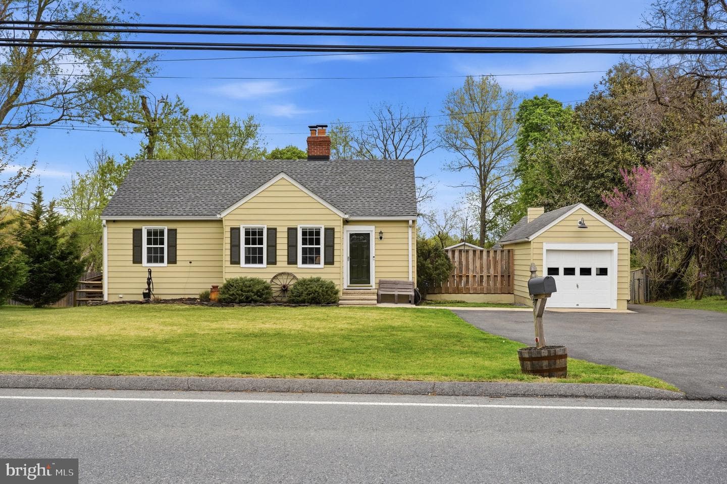 23725 Woodfield Road photo 2