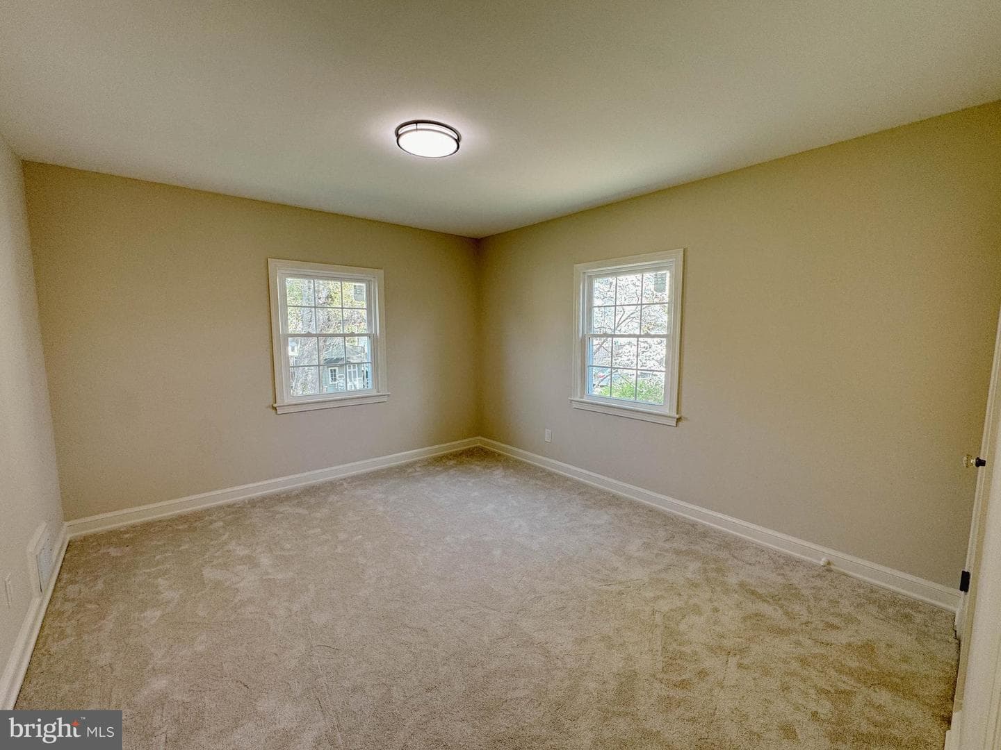 9421 Thornhill Road photo 16
