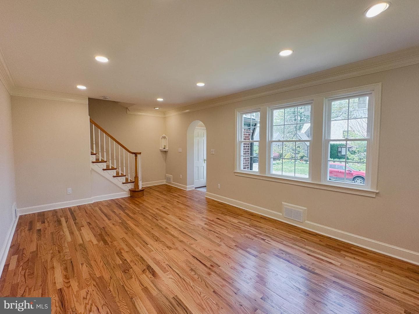9421 Thornhill Road photo 6