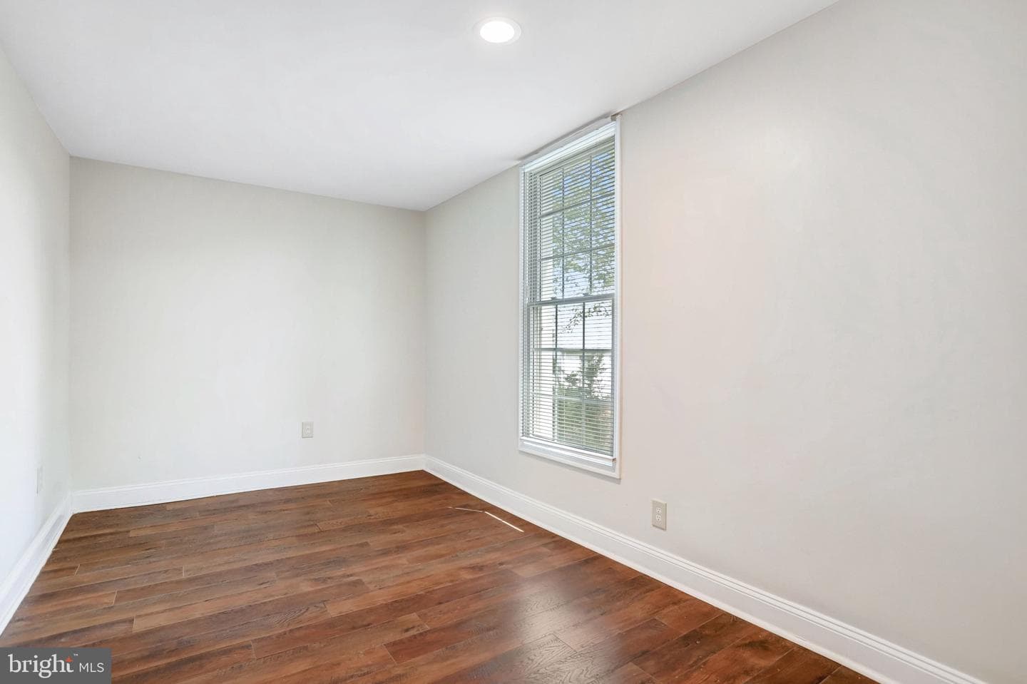827 Philadelphia Avenue photo 12
