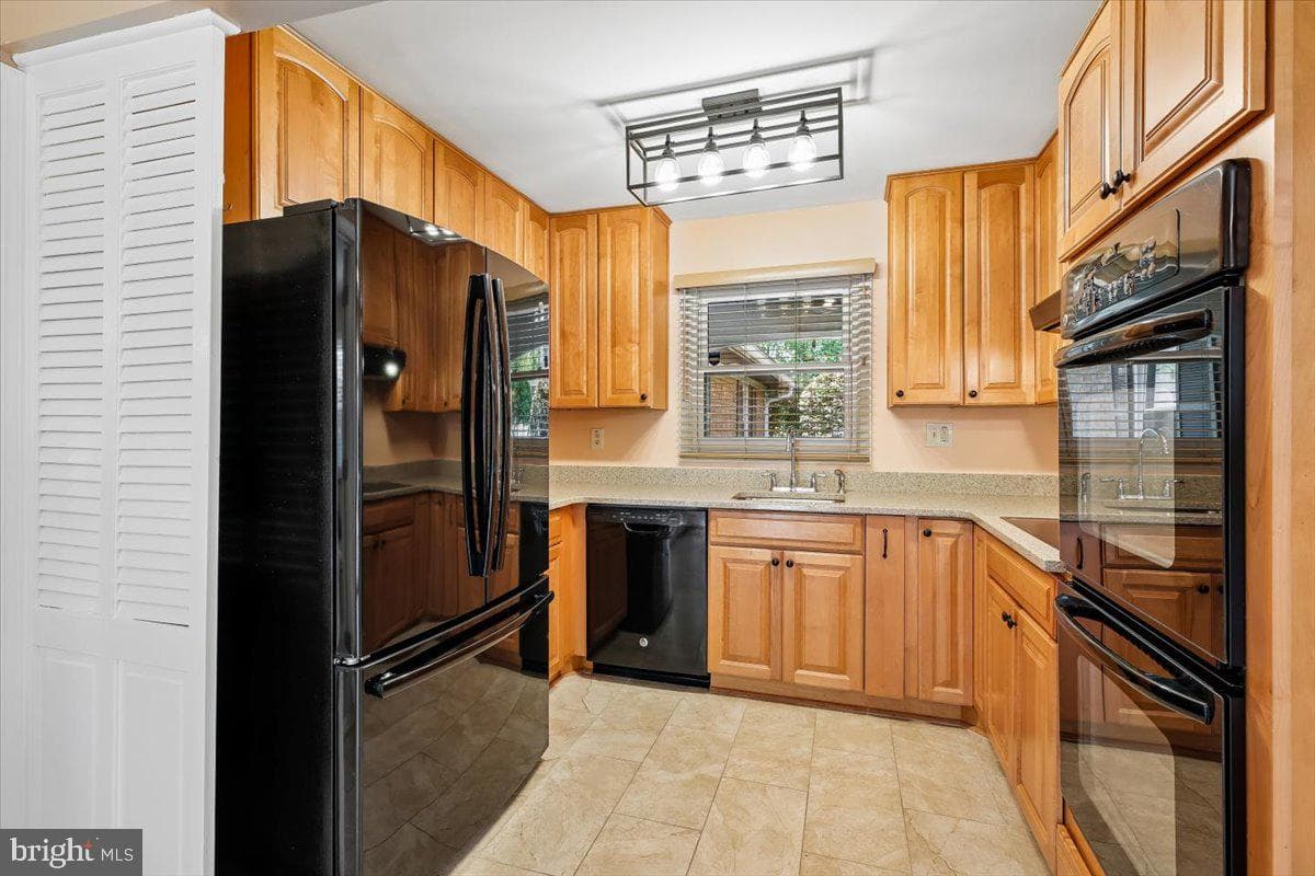 13909 Bethpage Lane photo 8