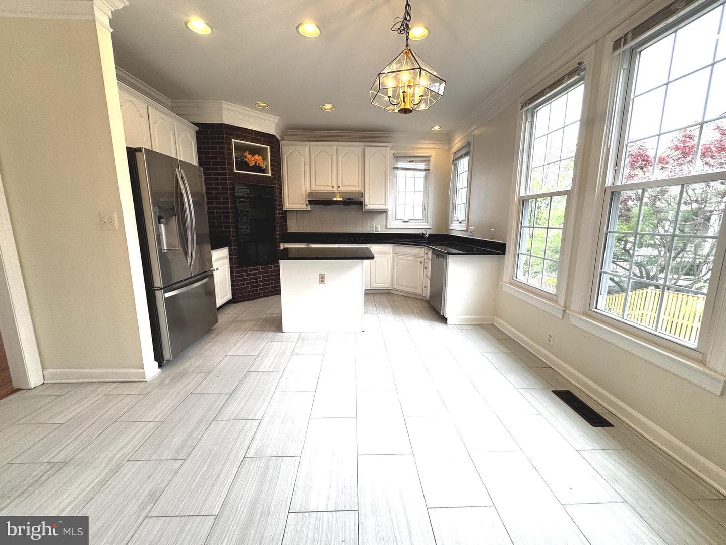 125 Mission Drive photo 15
