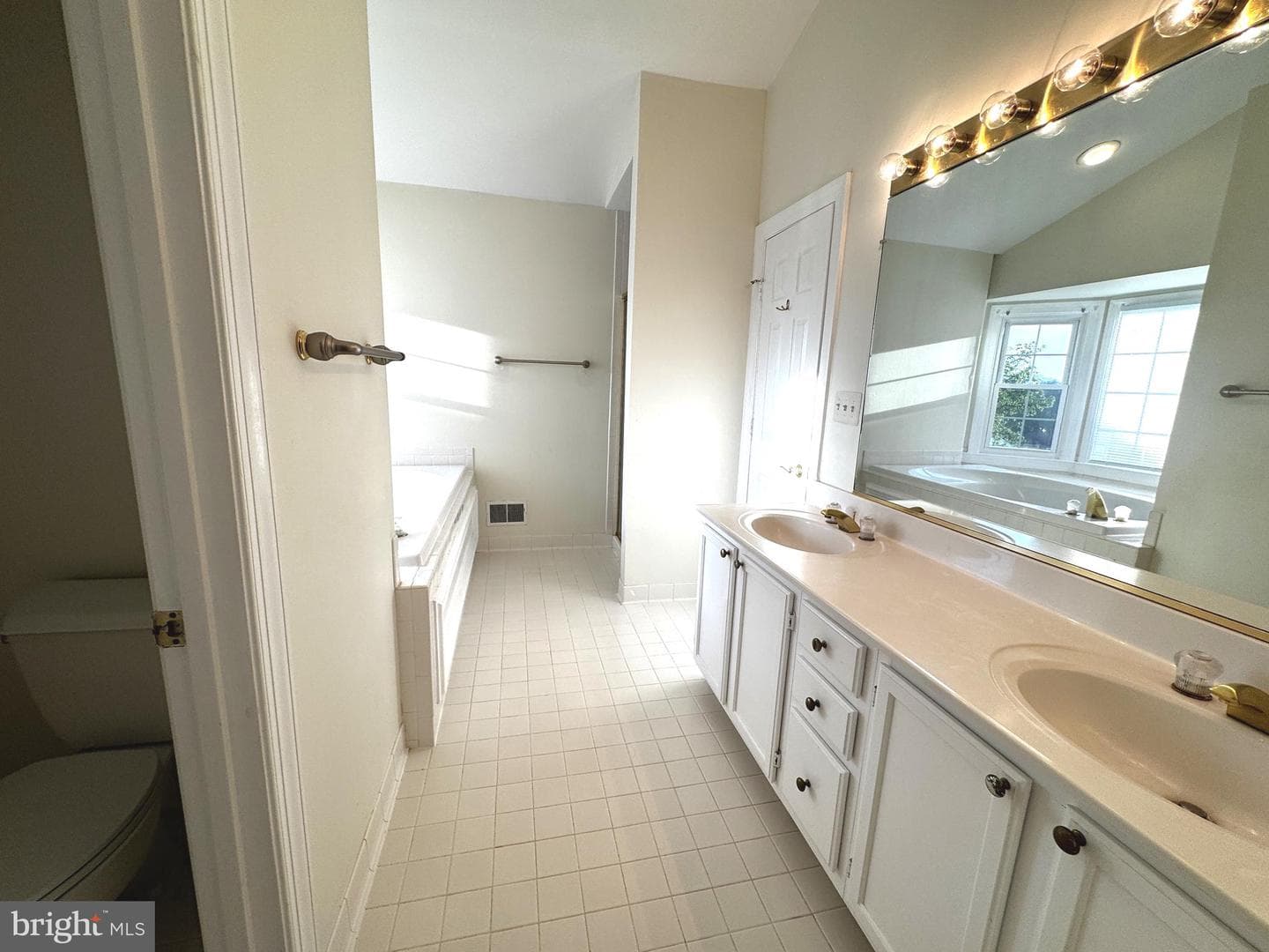 125 Mission Drive photo 26