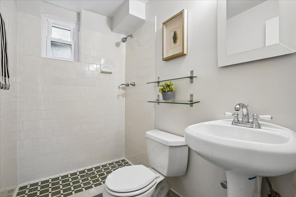104 Belton Road photo 11