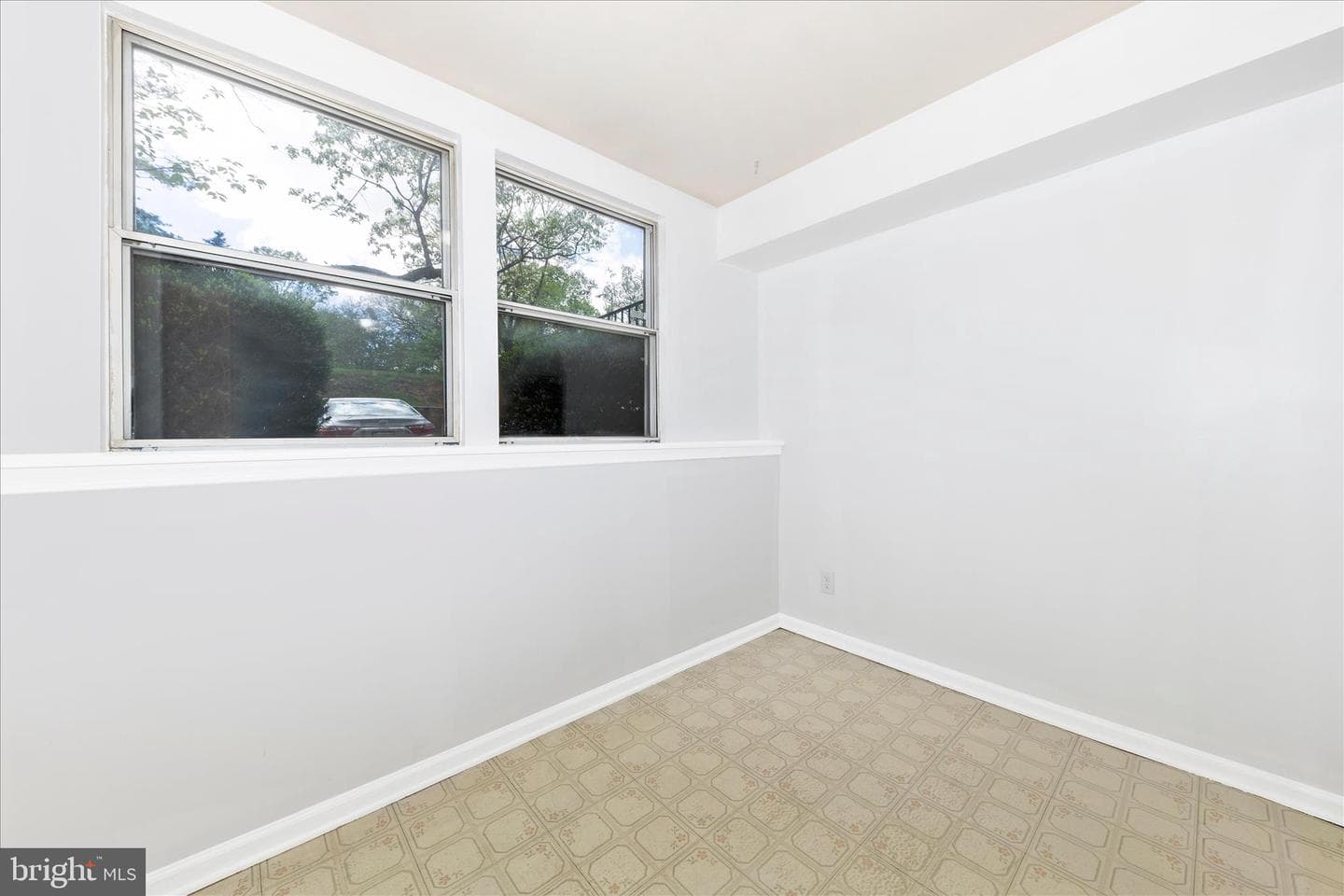 20319 Beaconfield Terrace #2 photo 11