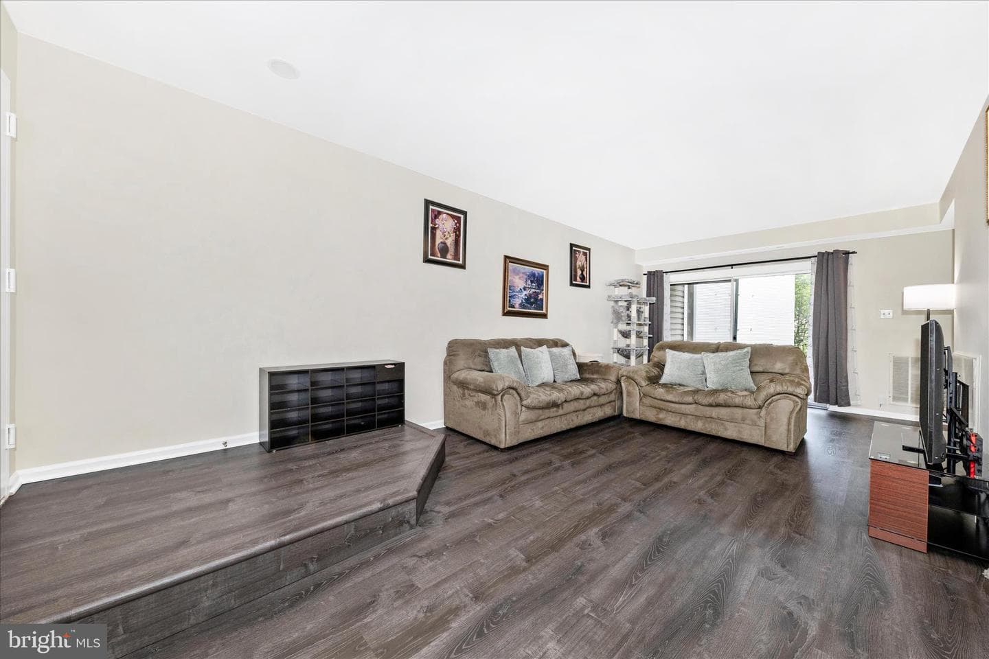 20319 Beaconfield Terrace #2 photo 3