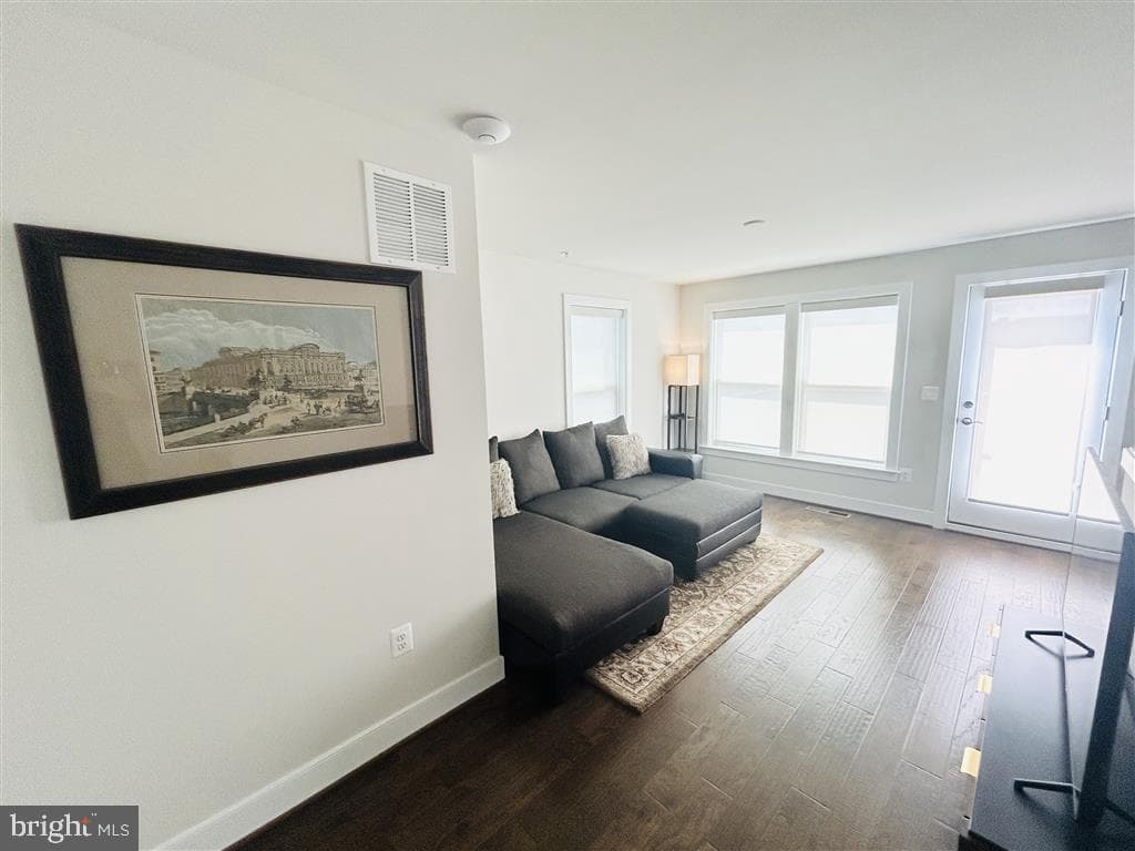 913 King Farm Boulevard photo 19