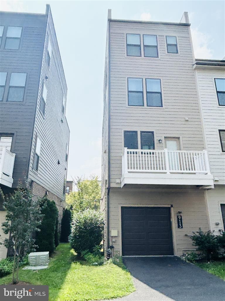 913 King Farm Boulevard photo 3