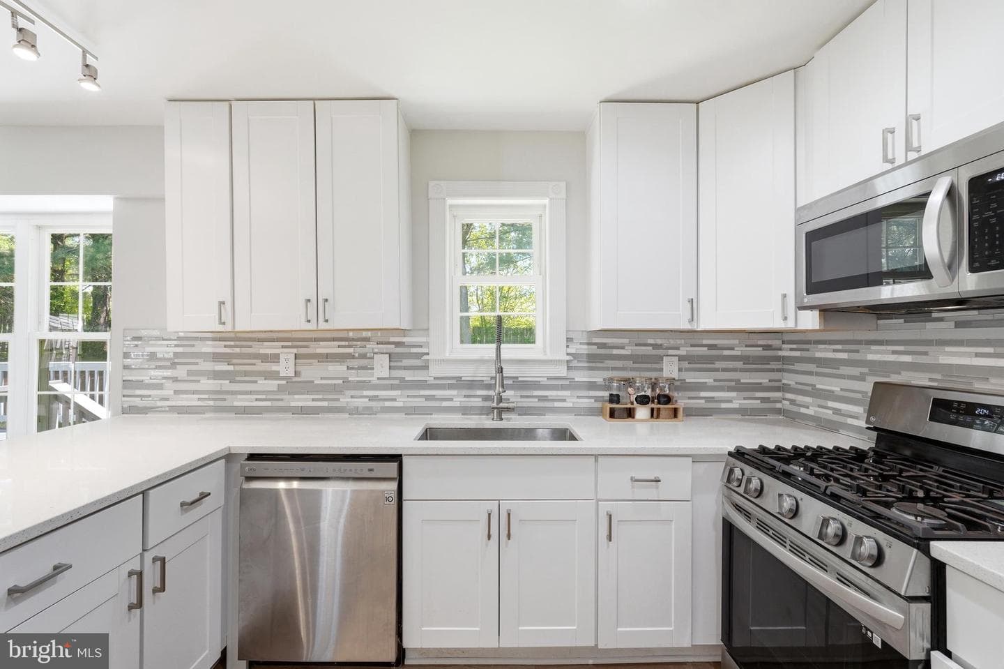 6 Bostwick Court photo 13