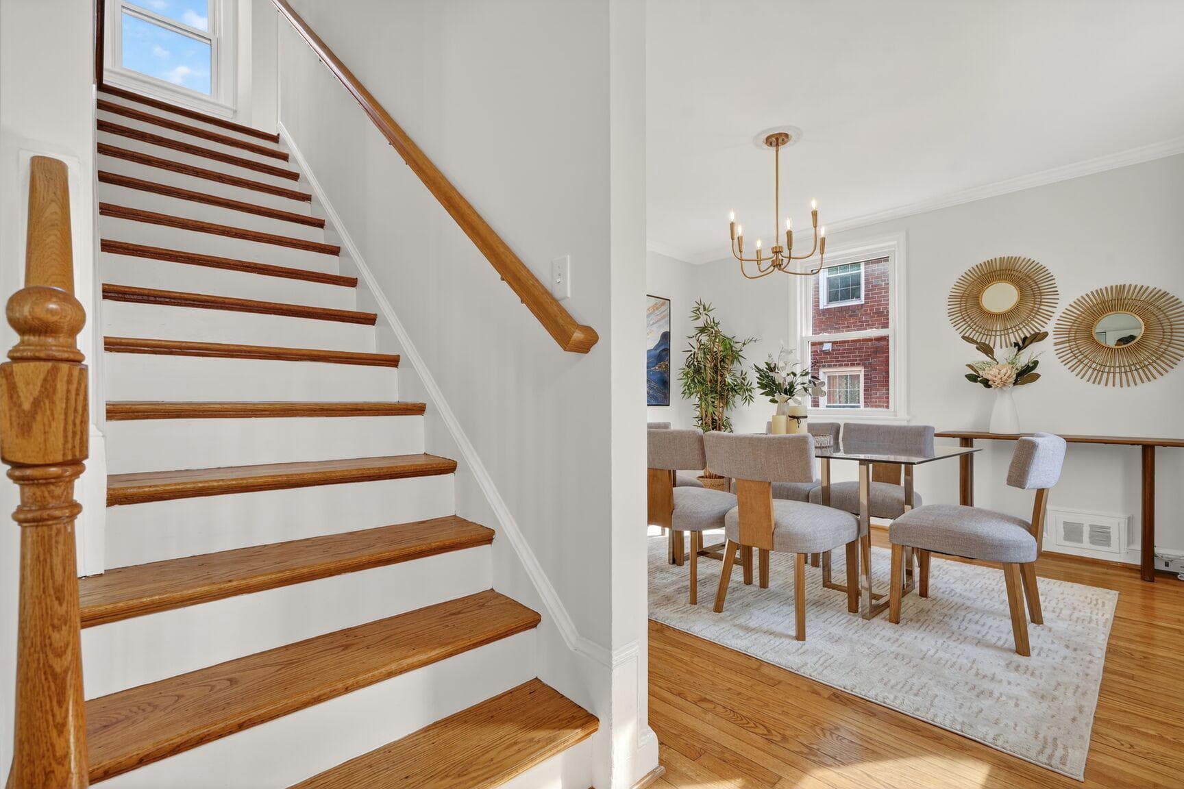 10015 Markham Street photo 2