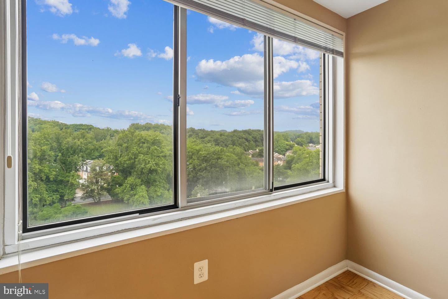 10201 Grosvenor Place #1206 photo 21