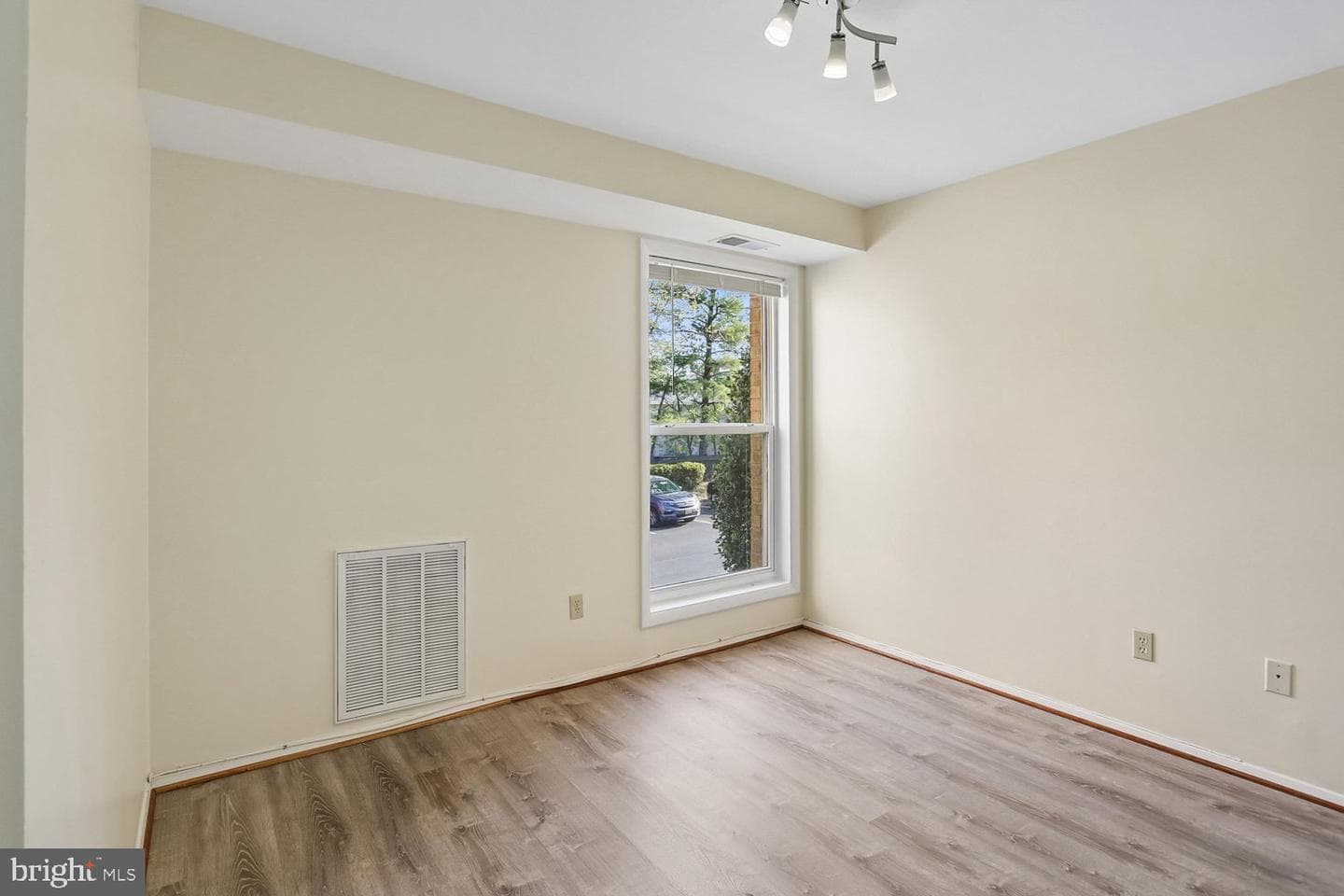 11925 Parklawn Drive #203 photo 4
