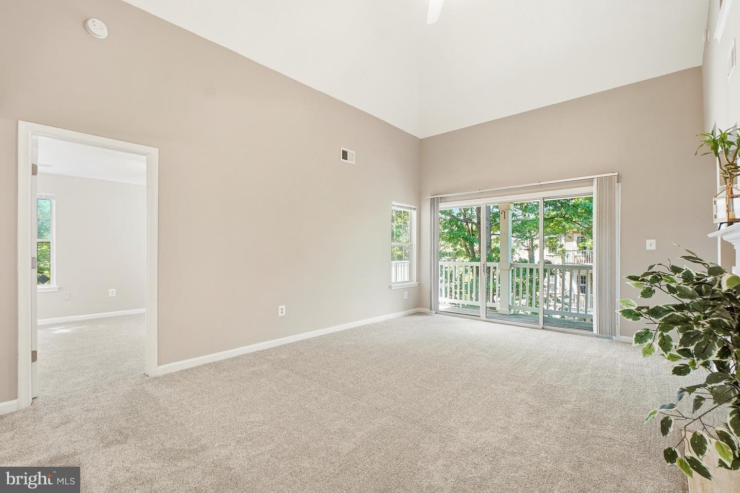 18101 Cloppers Mill Ter # 12B photo 8